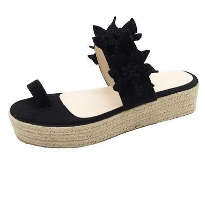 Női papucs platformmal és 3D díszítéssel