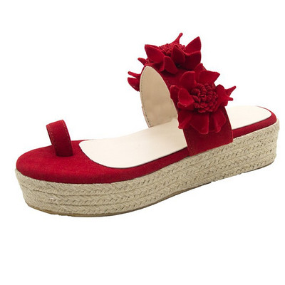 Női papucs platformmal és 3D díszítéssel