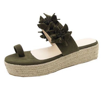 Női papucs platformmal és 3D díszítéssel