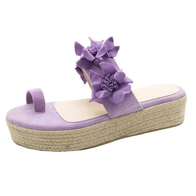 Női papucs platformmal és 3D díszítéssel