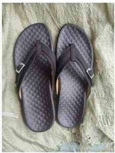 Ženske papuče s tekstilnim remenima i kopčom