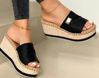 Нов модел дамски чехли с платформа - големи размери