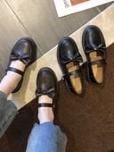 Ženske cipele s ravnim potplatom i trakom