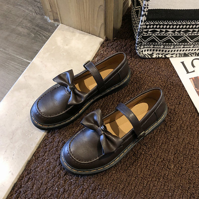 Ženske cipele s ravnim potplatom i trakom