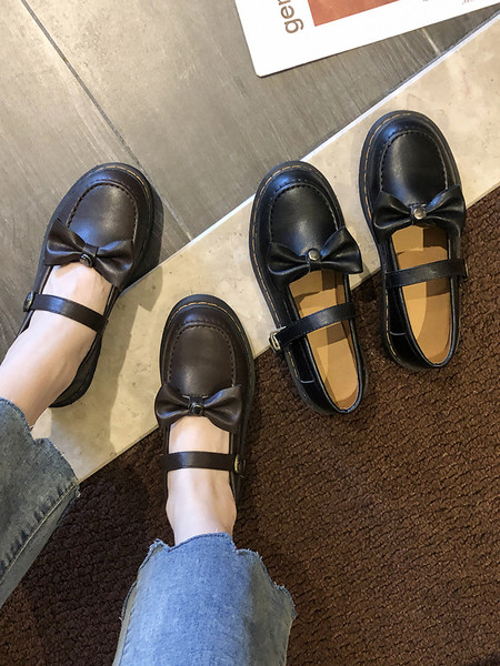 Ženske cipele s ravnim potplatom i trakom