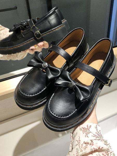 Ženske cipele s ravnim potplatom i trakom