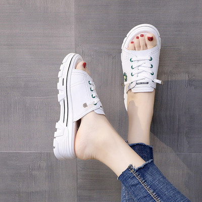 Modern női alkalmi papucs hímzéssel