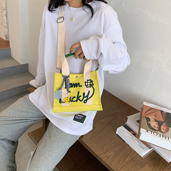 Torbica za svaki dan s vezom