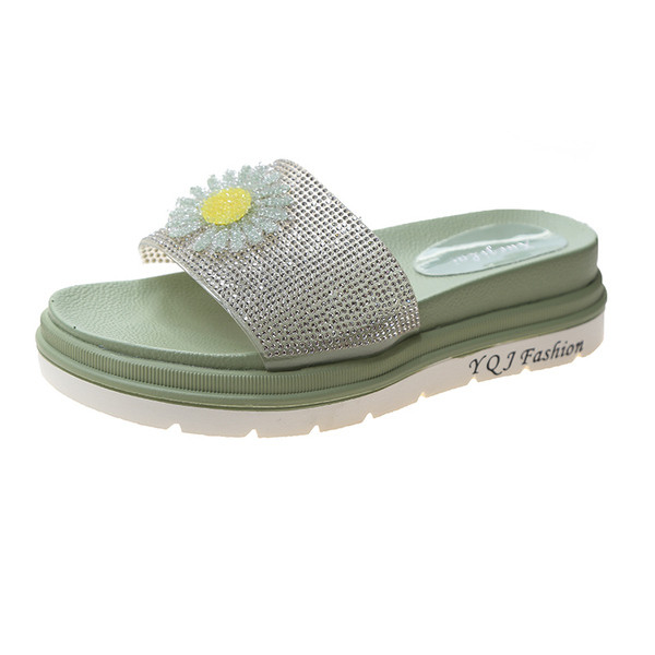 Női papucs kövekkel és 3D elemmel