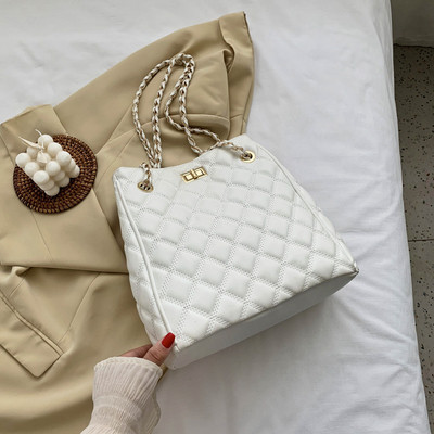 Svakodnevna ženska torba s dugom ručkom i kopčom