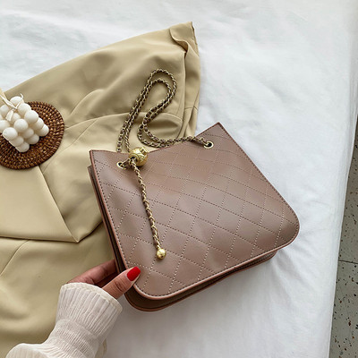 Modern női táska hosszú füllel, öko bőrből