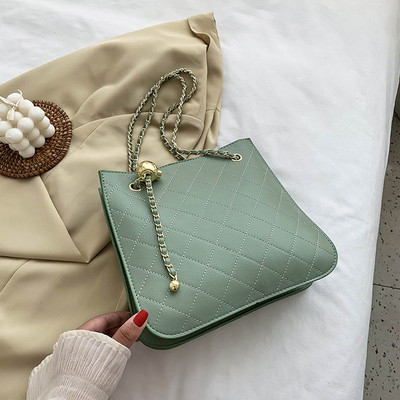 Modern női táska hosszú füllel, öko bőrből