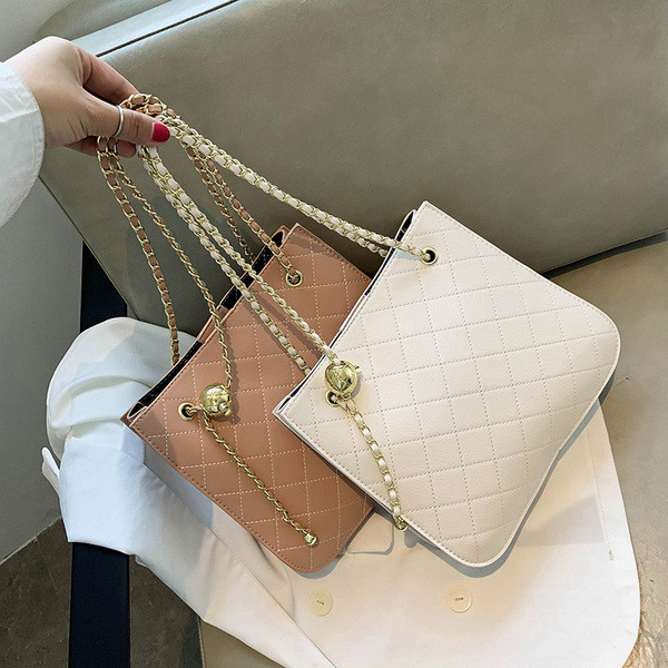 Modern női táska hosszú füllel, öko bőrből