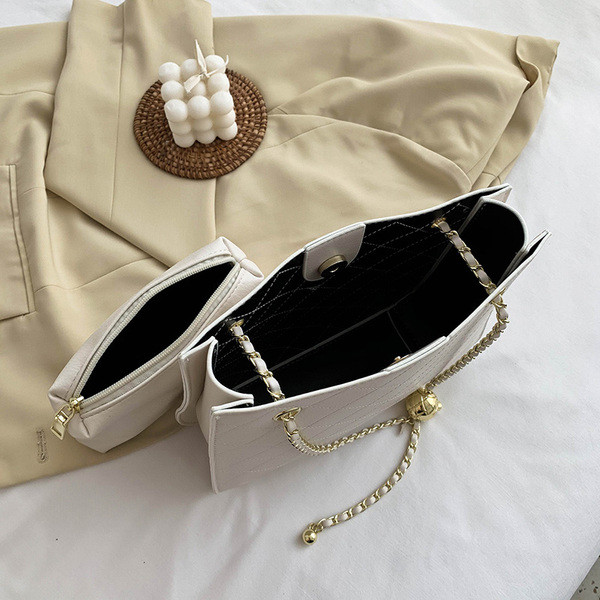 Modern női táska hosszú füllel, öko bőrből