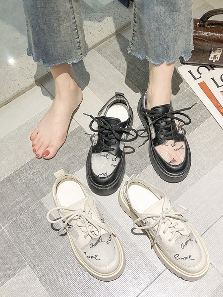 Női alkalmi cipő átlátszó hatással, feliratokkal