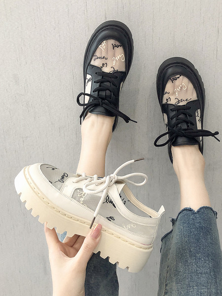 Női alkalmi cipő átlátszó hatással, feliratokkal