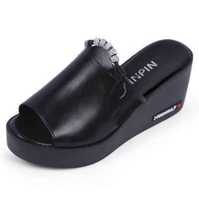 Női alkalmi platformpapucs ökobőr pánttal és díszítéssel