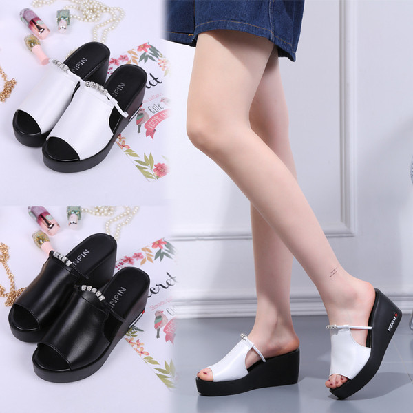 Női alkalmi platformpapucs ökobőr pánttal és díszítéssel