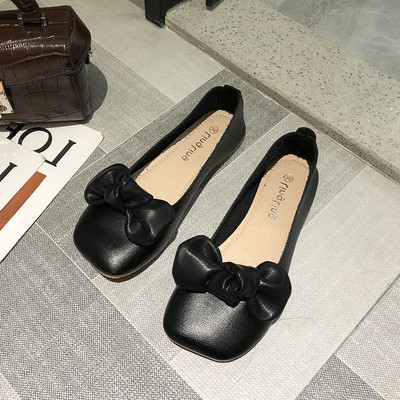 Modern női cipő lapos talppal és szalaggal