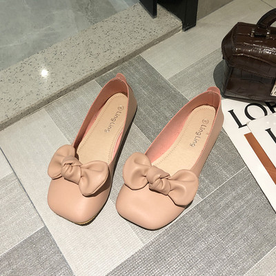 Modern női cipő lapos talppal és szalaggal