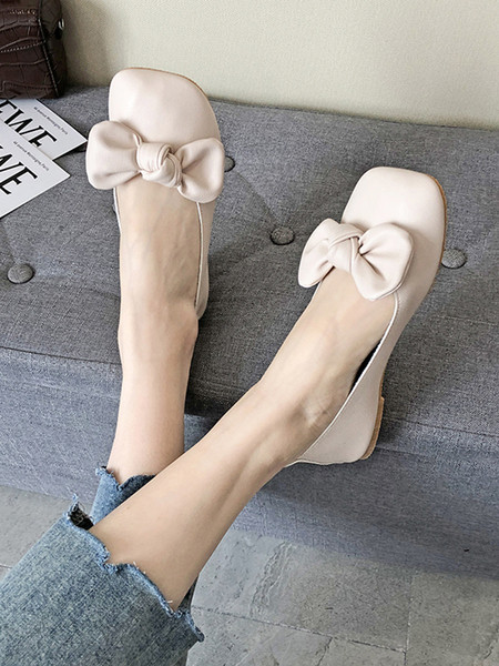 Modern női cipő lapos talppal és szalaggal