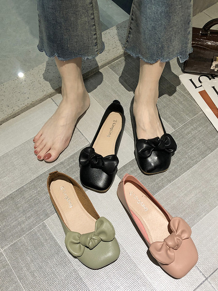 Modern női cipő lapos talppal és szalaggal