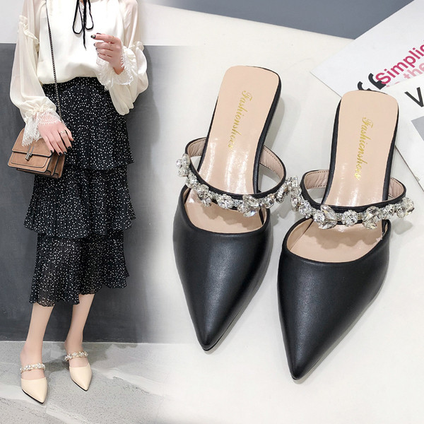 Elegáns női papucs átlátszó sarokkal és kövekkel