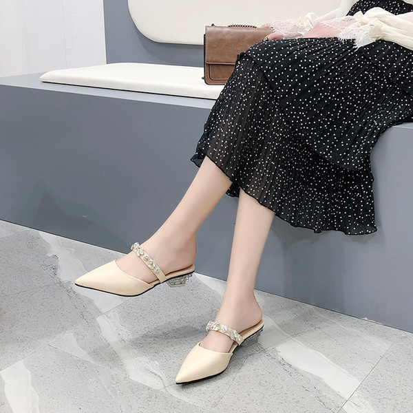 Elegáns női papucs átlátszó sarokkal és kövekkel