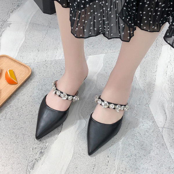 Elegáns női papucs átlátszó sarokkal és kövekkel