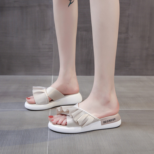 Modern női papucs eco bőr fürtökkel