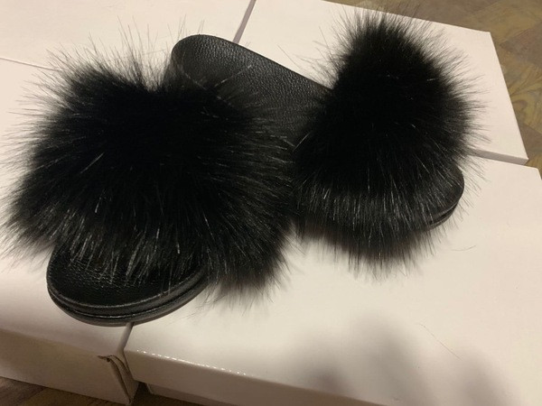 Modern női papucs lapos talppal és pehellyel