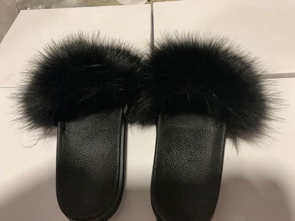 Modern női papucs lapos talppal és pehellyel