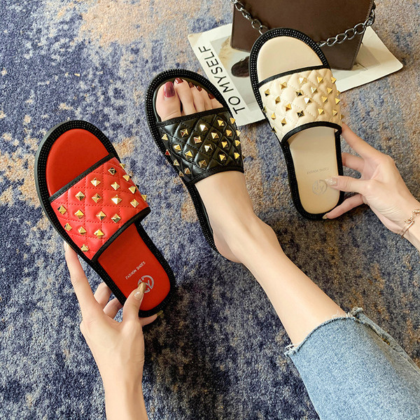 Modern női műbőr papucs fűzőlyukkal