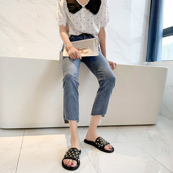 Modern női műbőr papucs fűzőlyukkal