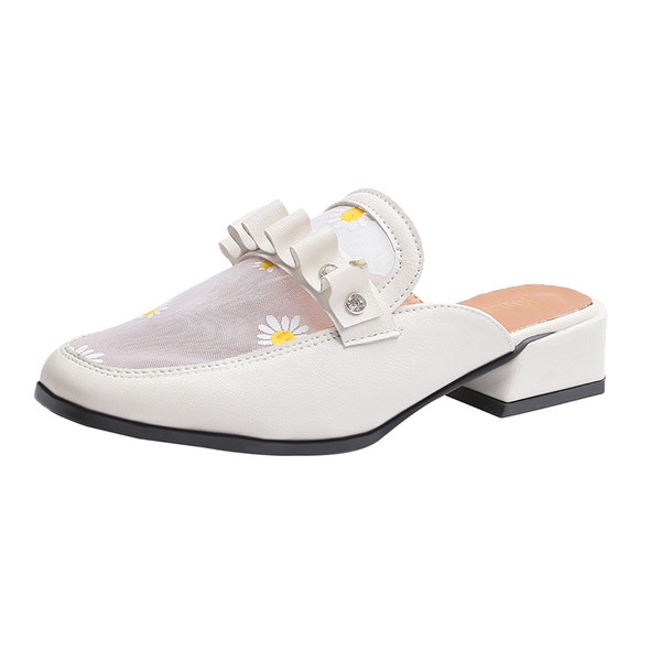 Moodsad tikandite ja kivikestega naiste sussid