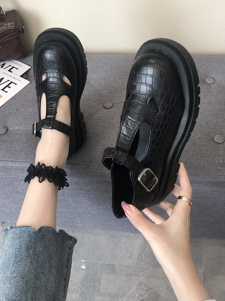 Öko bőrből készült, magas talpú női cipő új modellje