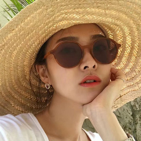 Moderne okrugle sunčane naočale u smeđoj boji