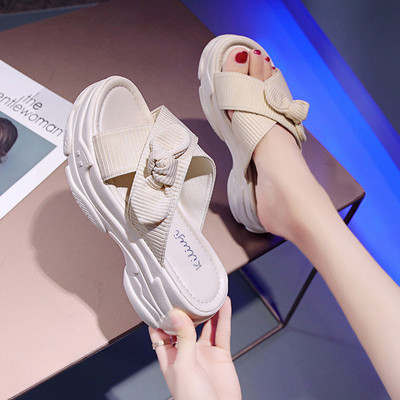 Női papucs durva talppal és szalaggal