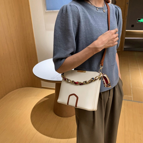 Stílusos női táska tiszta eco bőrből