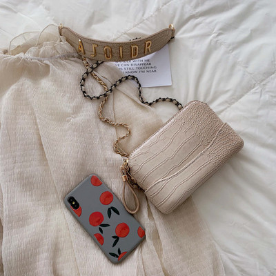 Jelenlegi női táska sima modell fém fogantyúval