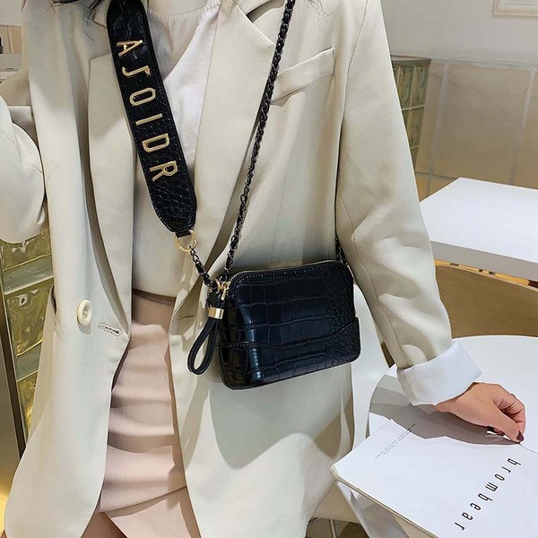 Jelenlegi női táska sima modell fém fogantyúval