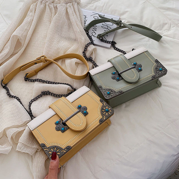 Eko bőrből készült stílusos női táska csattal