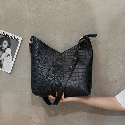 Alkalmi női táska széles modell