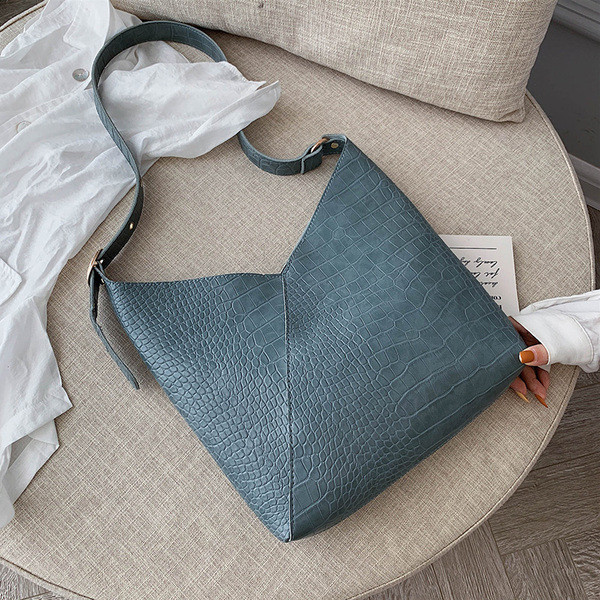 Alkalmi női táska széles modell