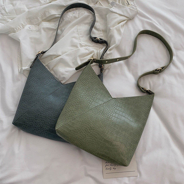 Alkalmi női táska széles modell