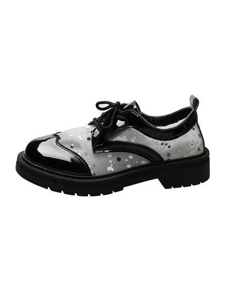 Modern légáteresztő női cipő fűzővel