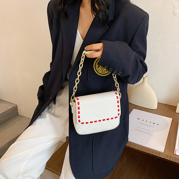 Stílusos női kis táska hosszú füllel