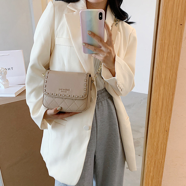 Stílusos női kis táska hosszú füllel