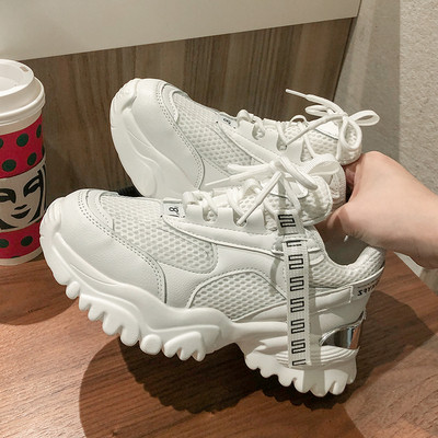 Võrgusilma ja kareda tallaga naiste sporditossud