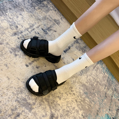 Alkalmi női papucs tépőzárral